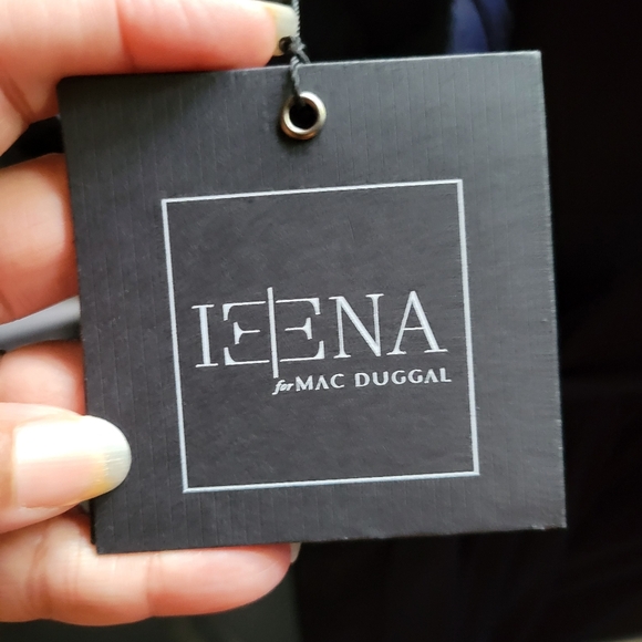 Black Mac Duggal Ieena Sleeveless v neck jersey gown size 2 - Picture 12 of 13